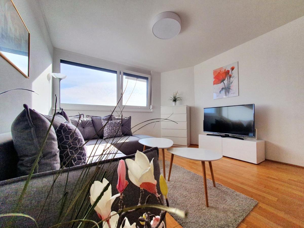 Near Lake Stylish & Fully Furnished Apartment Wenen Buitenkant foto